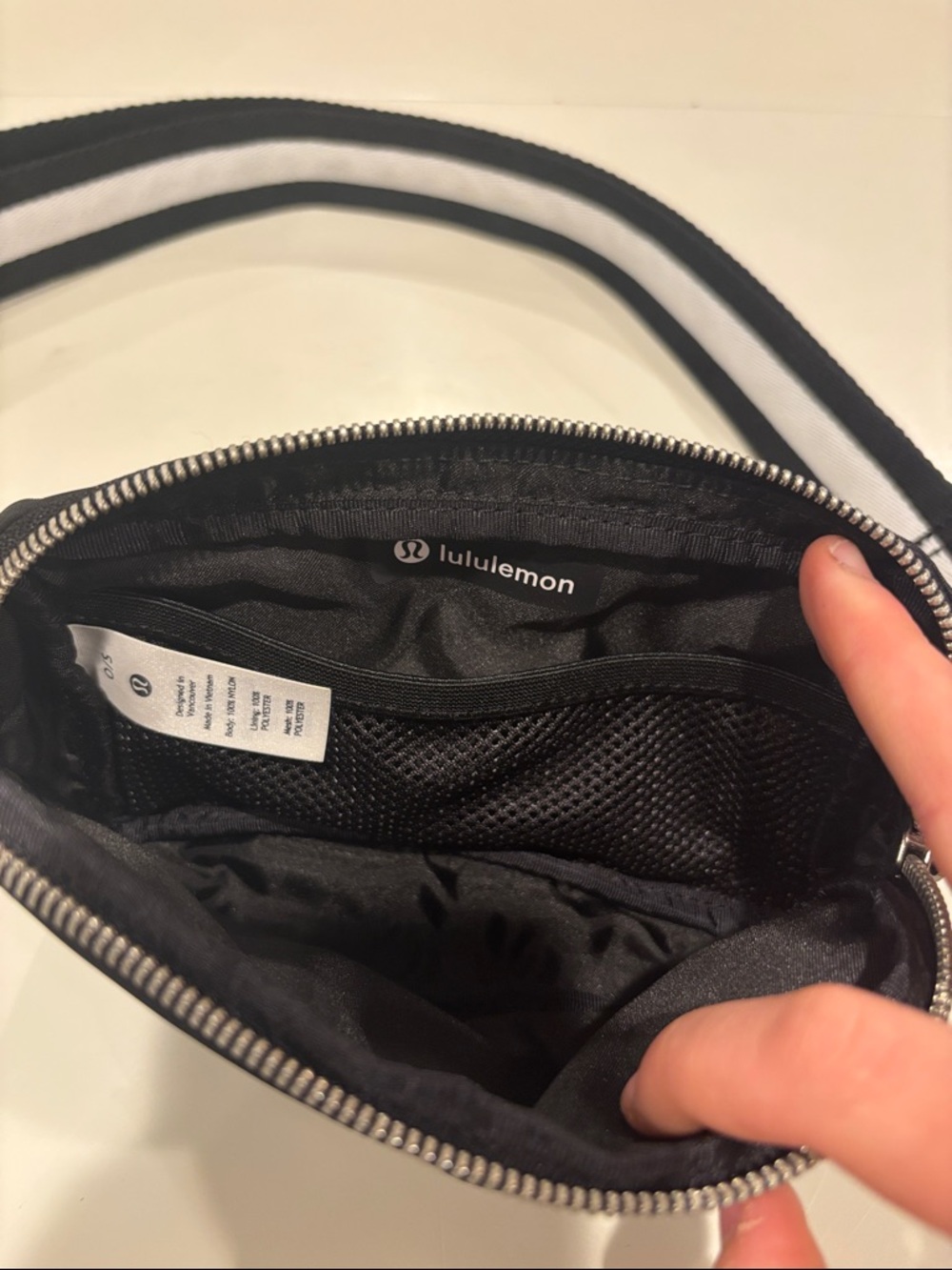 Lululemon Everywhere Crossbody Bag Black / White - Picture 2 of 5